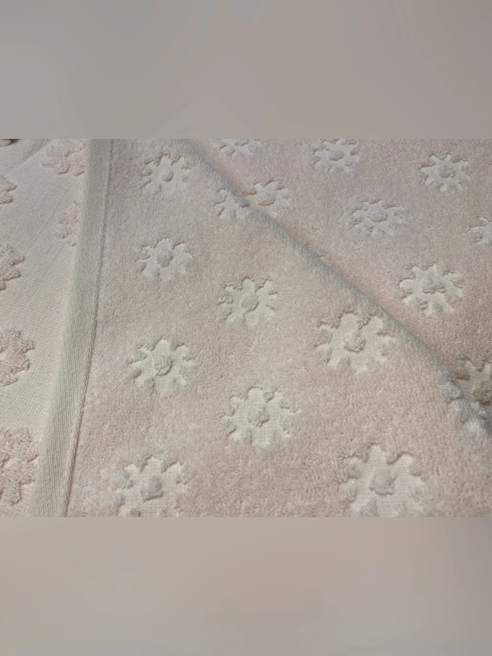Cupcakes and Cashmere ❤️Baby Pink Flower(2)Hand  &(2) Bath Towel Set NWT